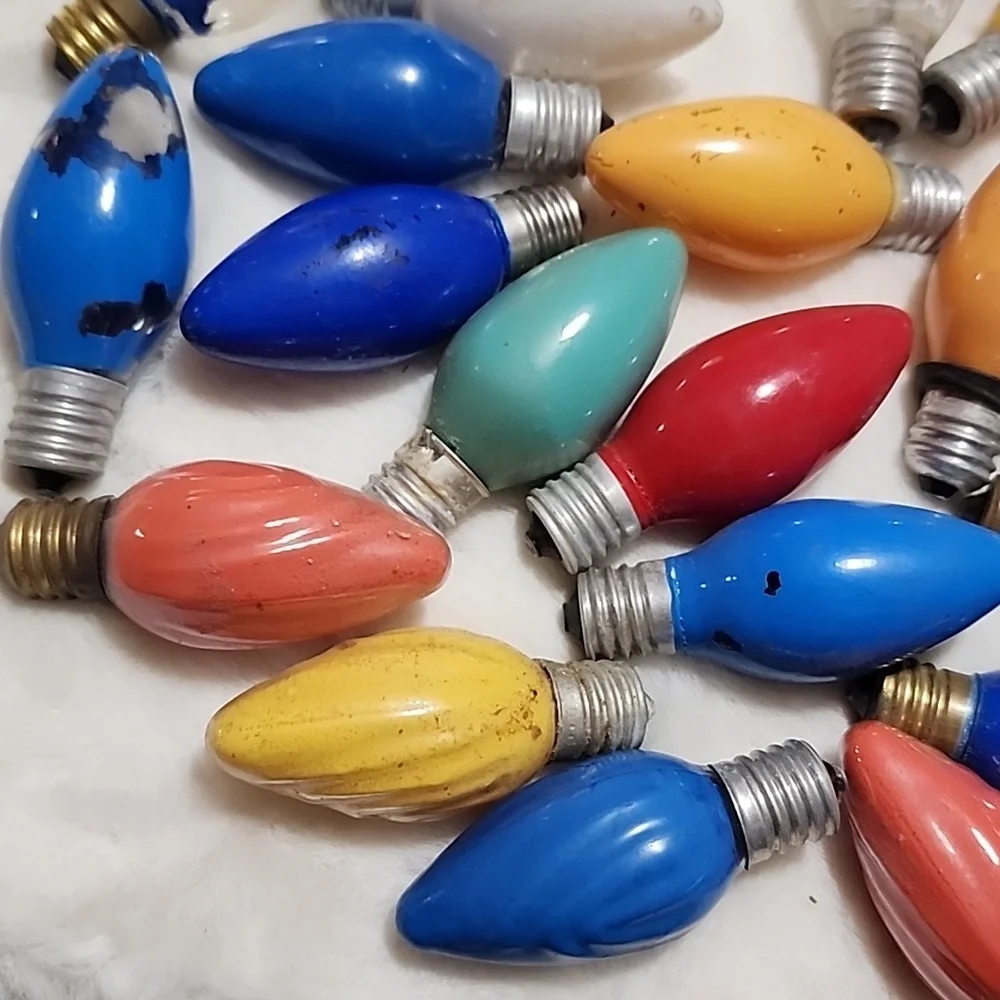 VINTAGE 1950'S - 1960'S REPLACEMENT C9 SIZE CHRISTMAS LIGHT BULBS.